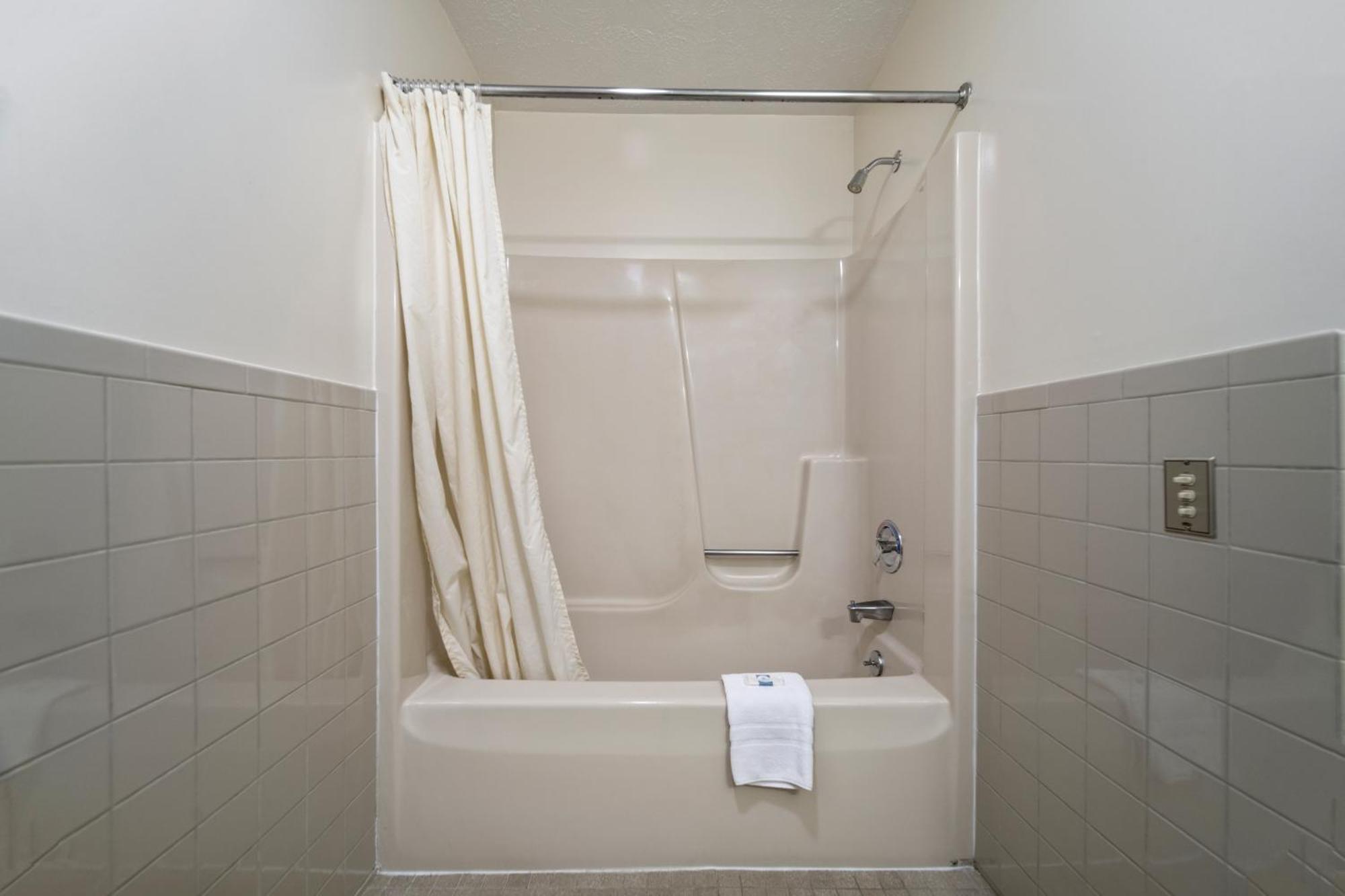 Executive Inn Cass City Номер фото