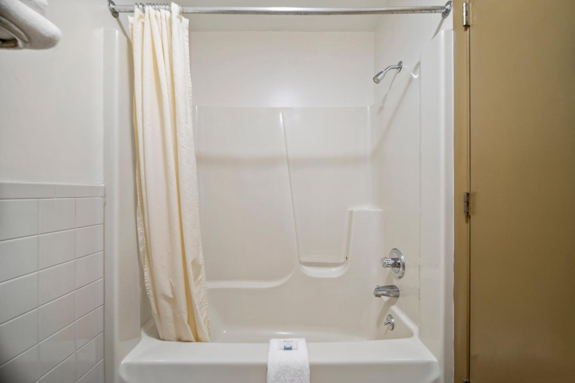 Executive Inn Cass City Номер фото